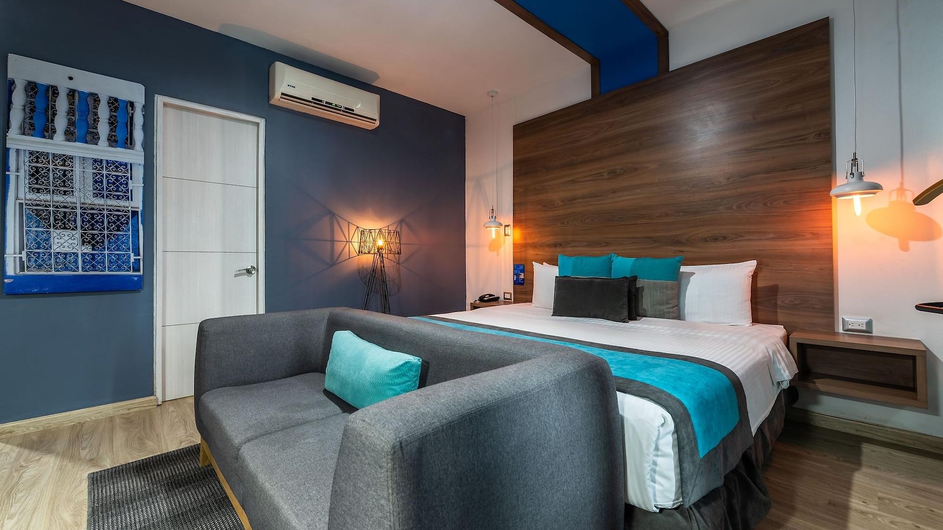 The Blue Hotel 3*