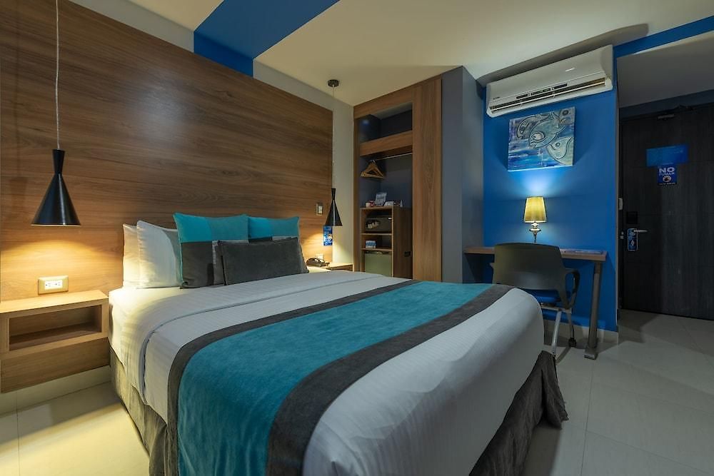 The Blue Hotel 3*