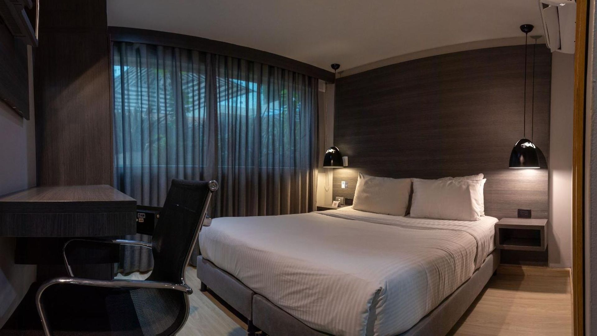 The Blue Hotel 3*