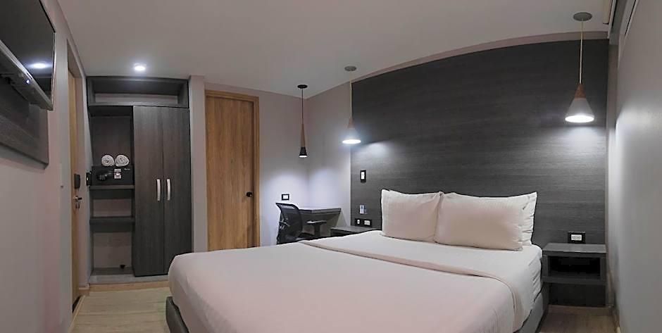 The Blue Hotel 3*