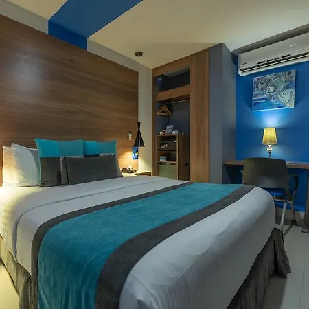 The Blue Hotel 3*