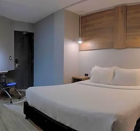 The Blue Hotel 3*