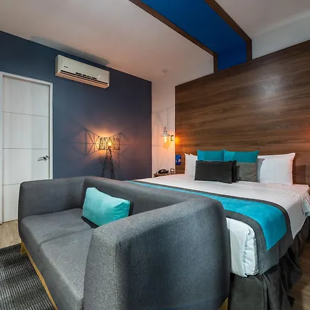 The Blue Hotel 3*